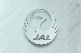 Logo mark of JAL